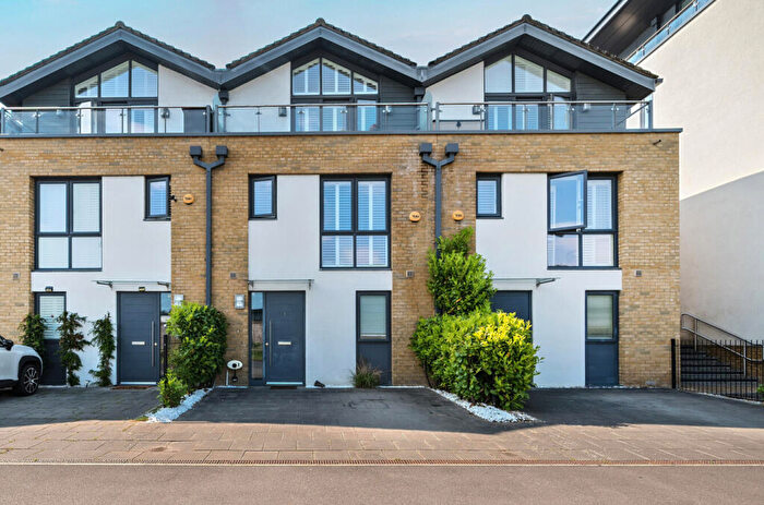 3 Bedroom Terraced House For Sale In Westfield Avenue, Woking, Surrey, GU22