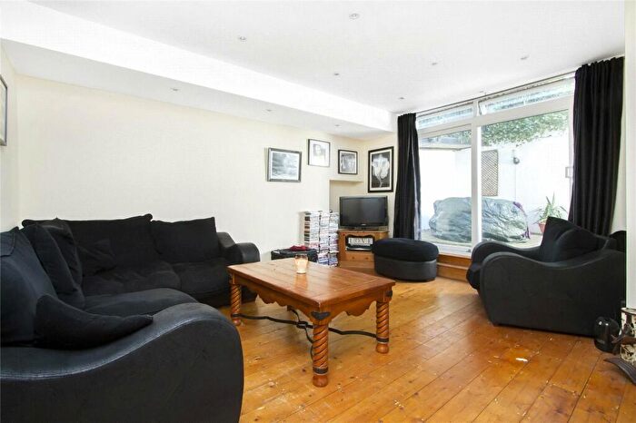 1 Bedroom Apartment For Sale In Cintra Park, London, SE19