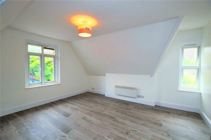 Apartment To Rent In Gatestone Road, London, SE19