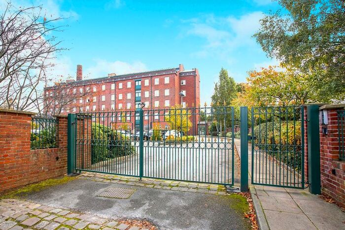 2 Bedroom Apartment To Rent In Union Road, Macclesfield, Cheshire, SK11