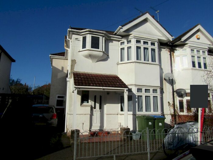 6 Bedroom Semi-Detached House To Rent In Merton Road, Southampton SO17