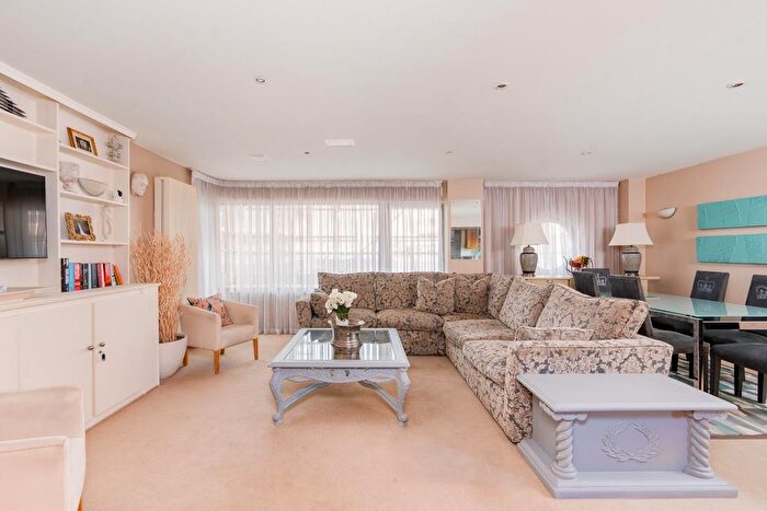 2 Bedroom Flat For Sale In Lime Kiln Road, Harbourside, BS8