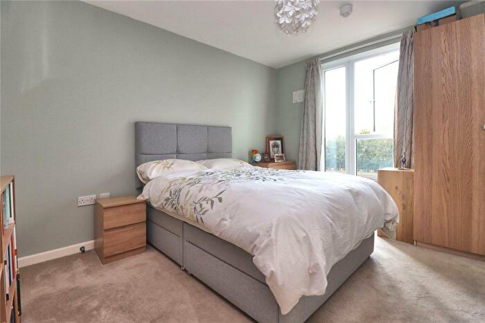 1 Bedroom Flat To Rent In Woking, Surrey, GU22