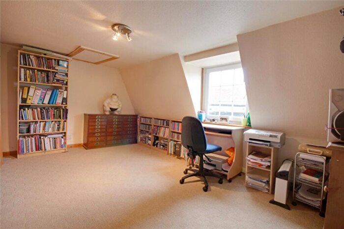 4 Bedroom House For Sale In Chertsey, Surrey, KT16