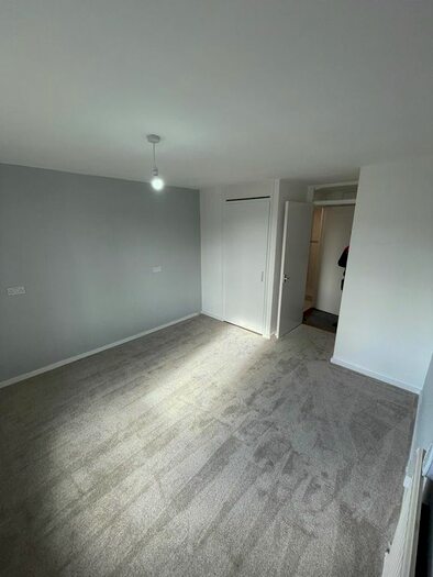 2 Bedroom Flat To Rent In Bellmount Close, Leeds, LS13