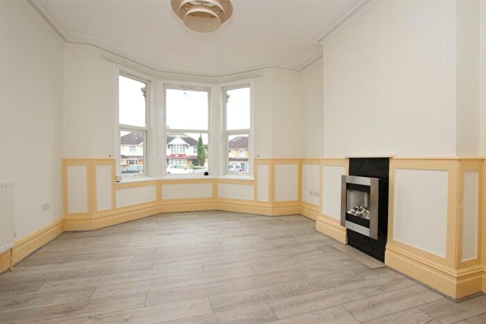2 Bedroom Flat To Rent In Newbridge Road, Bath, BA1