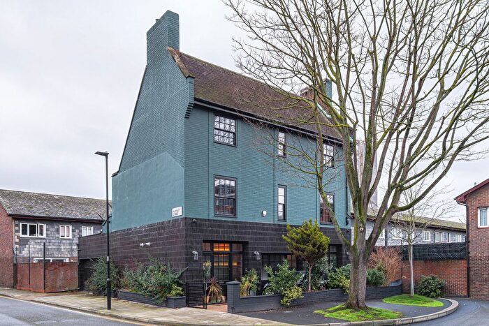 4 Bedroom Detached House For Sale In Mildmay House, London, N1