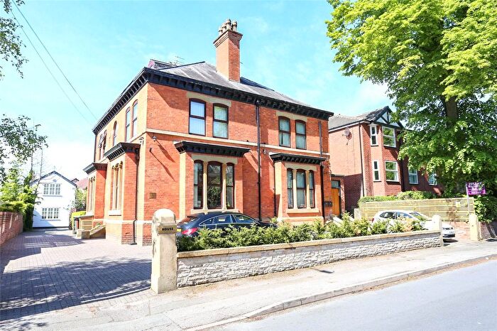 2 Bedroom Flat For Sale In Parsonage Road, Heaton Moor, Stockport, SK4