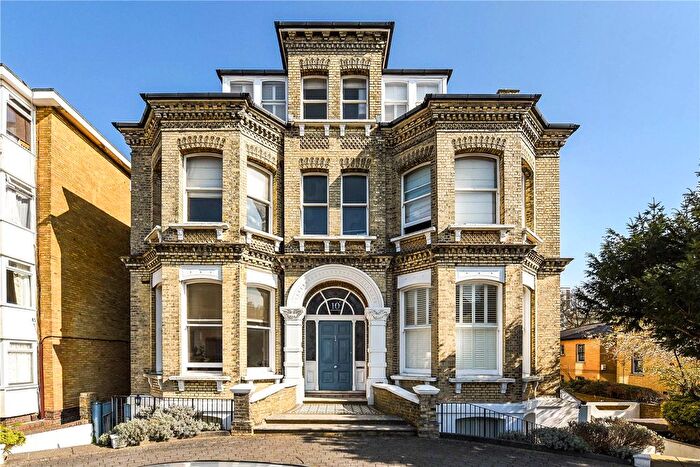 2 Bedroom Flat To Rent In Eaton Gardens, Hove, East Sussex, BN3