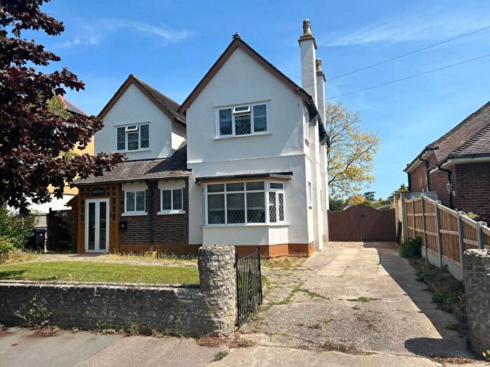 4 Bedroom Detached House For Sale In Southcliff Park, Clacton-On-Sea, CO15