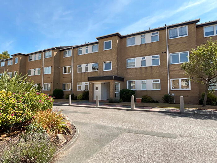 2 Bedroom Apartment For Sale In Clairville, Lulworth Road, Birkdale, Southport, PR8
