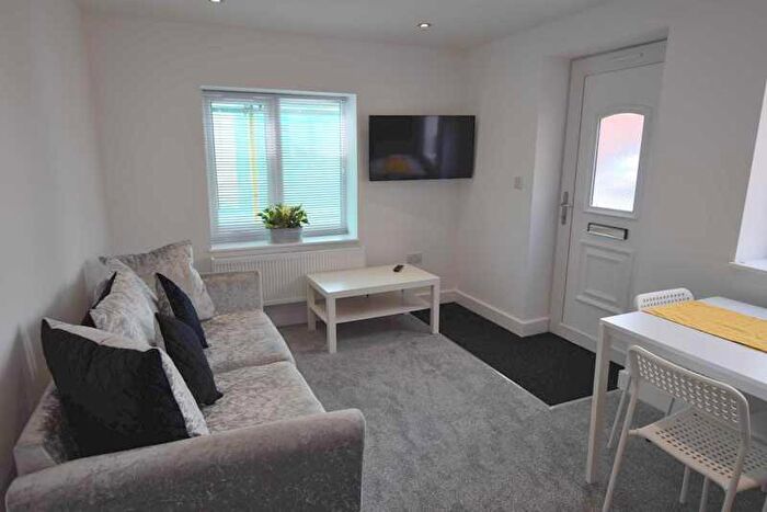 1 Bedroom Flat To Rent In Croft Street - Student Apartment - /, F4