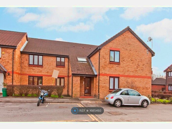 1 Bedroom Flat To Rent In Burns Close, London, SW19