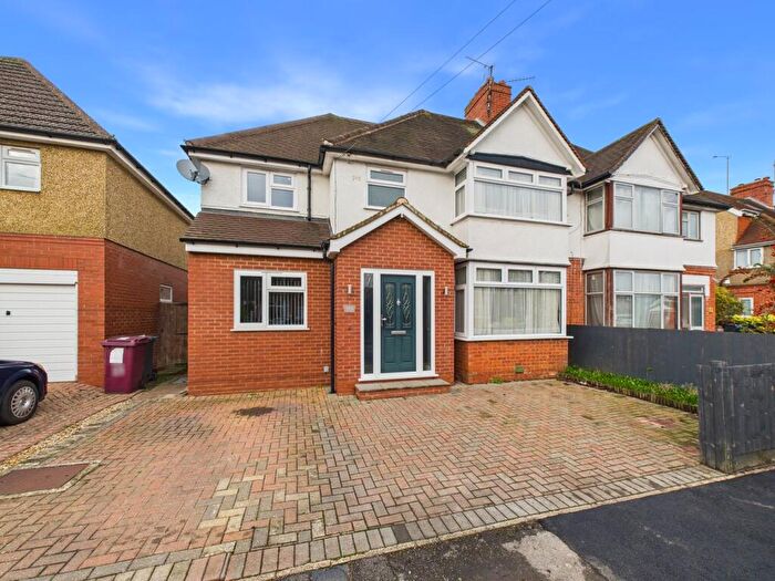 4 Bedroom Semi-Detached House For Sale In Tamarisk Avenue, Reading, RG2