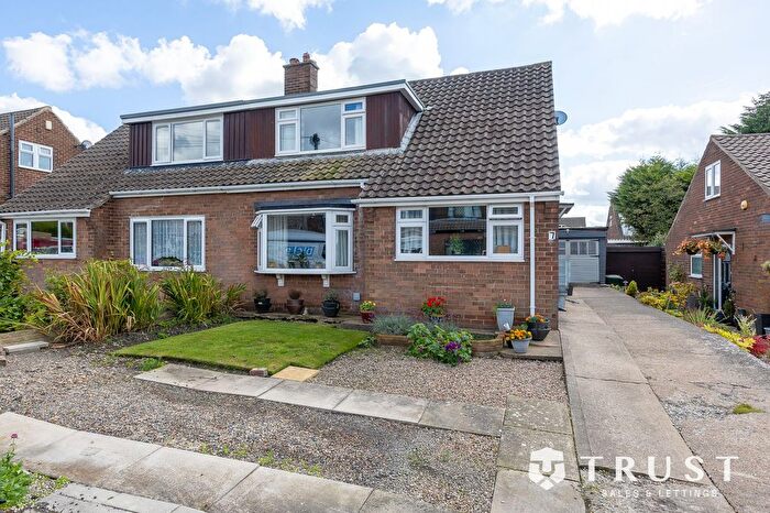 4 Bedroom Semi-detached House For Sale In Elm Way, Birstall, WF17