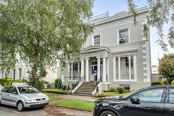 2 Bedroom Apartment For Sale In Pittville Lawn, Cheltenham, GL52