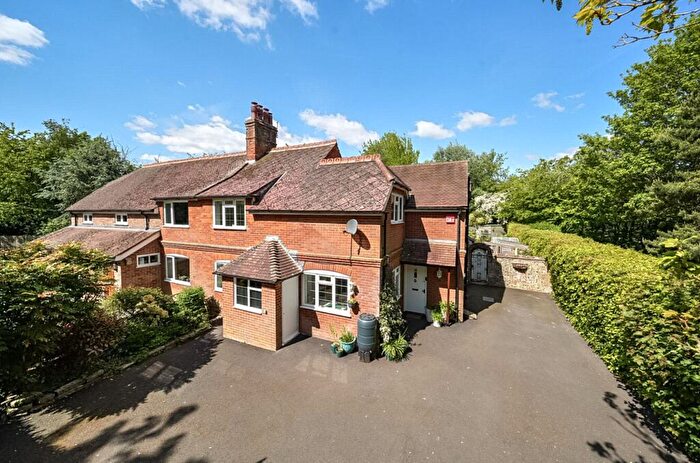 4 Bedroom Semi-Detached House For Sale In Coach Road, Shopwhyke, PO20