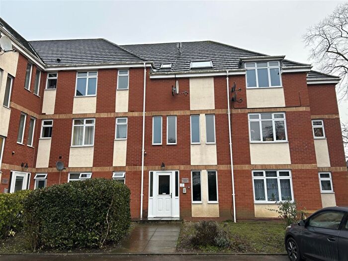 2 Bedroom Flat To Rent In Chartwell Court, Pocklington, York, YO42