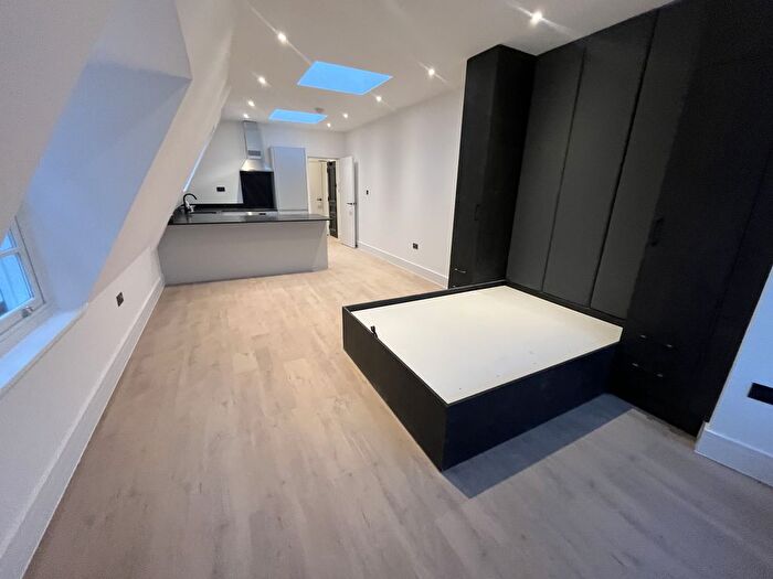 Studio To Rent In Ashbourne Parade, Finchley Road, London, NW11