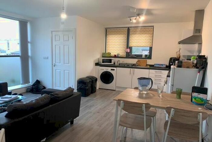 2 Bedroom Flat To Rent In A Sherwood Rise, Nottingham, NG7