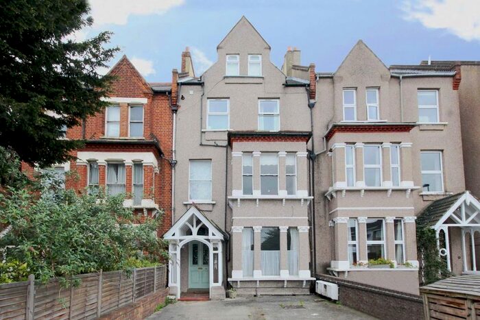 1 Bedroom Flat To Rent In Kent Gardens, London, W13