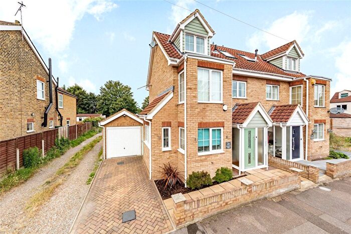 3 Bedroom Semi Detached House For Sale In Margaret Road, Gidea Park, RM2