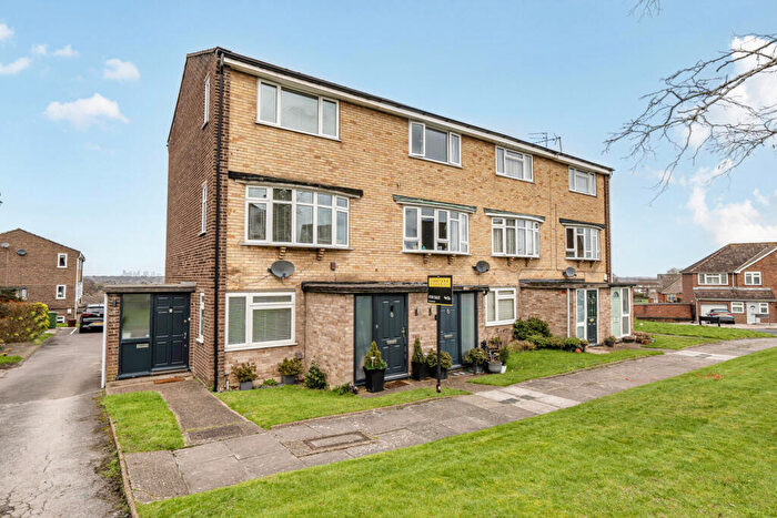 2 Bedroom Maisonette For Sale In Langdon Shaw, Sidcup, DA14