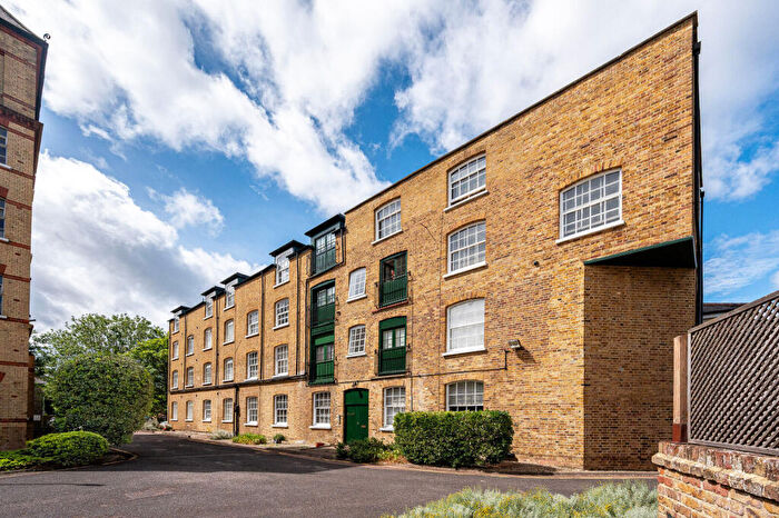 2 Bedroom Flat For Sale In Park Road, Bromley, BR1
