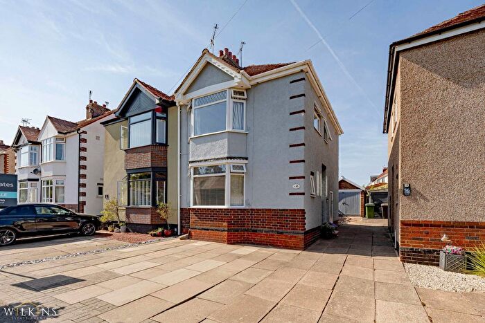3 Bedroom Semi-Detached House For Sale In Glenfield Avenue, Nuneaton, Warwickshire, CV10