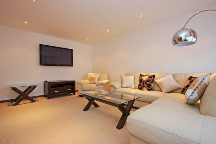 2 Bedroom Flat To Rent In Ennismore Gardens, Knightsbridge, London, SW7