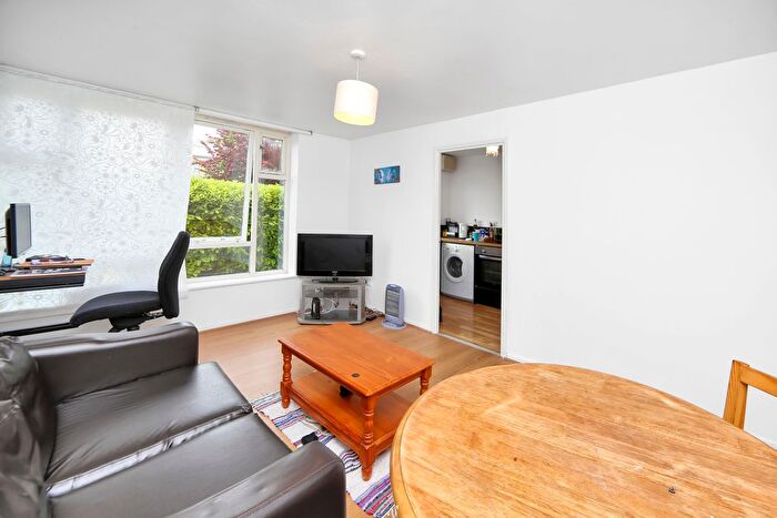 1 Bedroom Flat To Rent In Felixstowe Court, Silvertown, E16