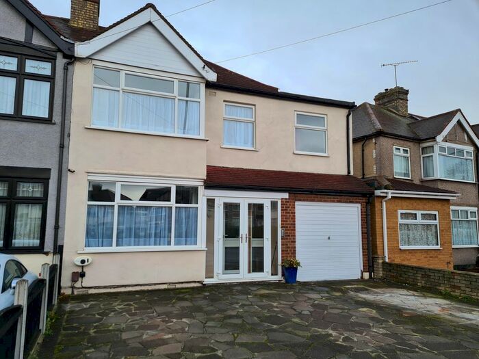 4 Bedroom Terraced House To Rent In Craven Garden, Ilford, Essex, IG6
