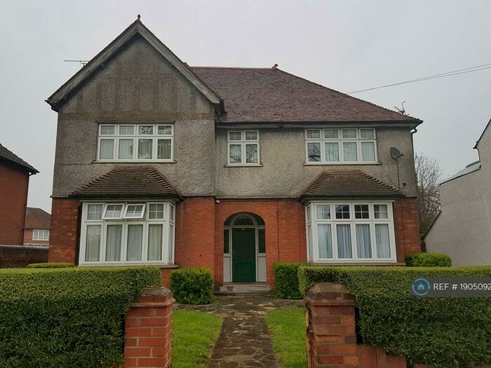 Studio To Rent In Tring Road, Aylesbury, HP20