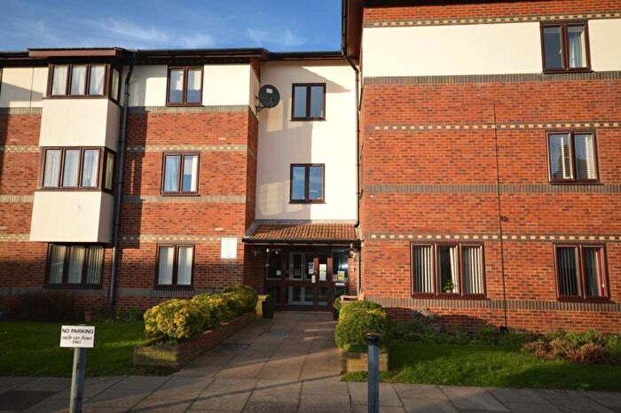 2 Bedroom Flat To Rent In Park Road, East Worthing, Worthing, BN11