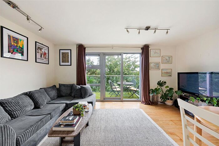 1 Bedroom Flat To Rent In Queen Mary Avenue, London, E18