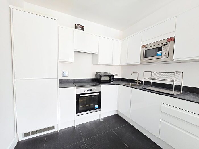 2 Bedroom Flat To Rent In Aldenham Road, Watford, WD19