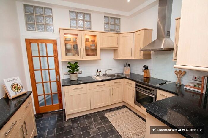 Studio To Rent In , Queens Terrace, SO14