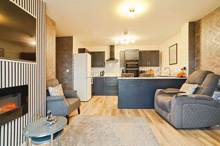 2 Bedroom Penthouse For Sale In Chapman Road, Thornbury, Bradford, BD3