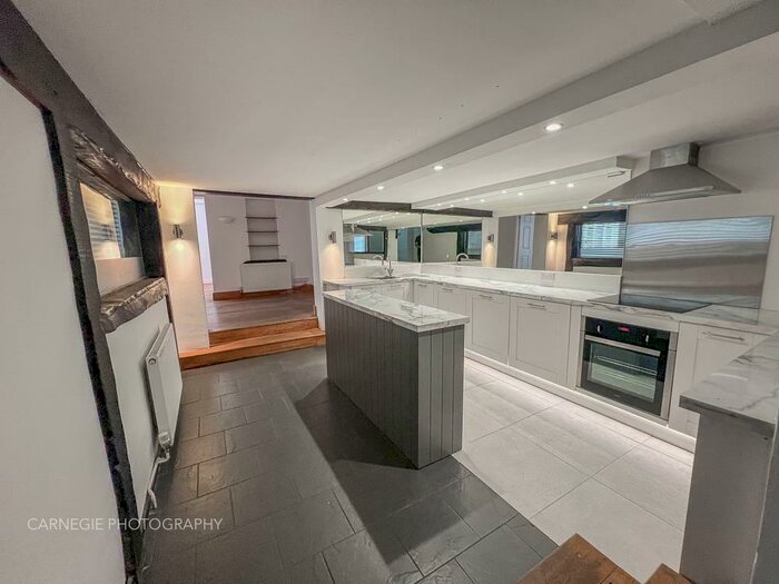 2 Bedroom Apartment To Rent In Burnham Green Road, Welwyn, AL6