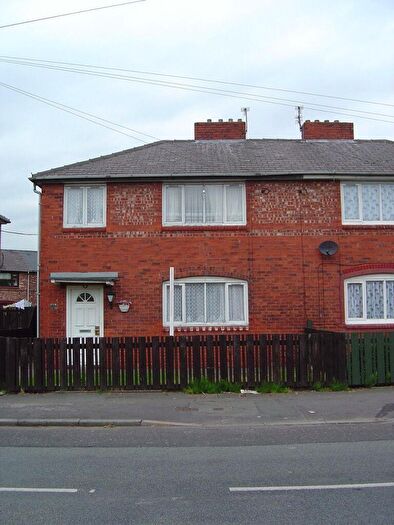 3 Bedroom Semi-Detached House For Sale In Yew Tree Road, Manchester, M14