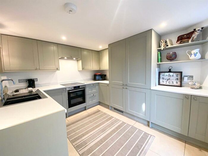 2 Bedroom Detached House To Rent In High Street, Saltford, BS31