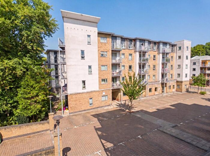 1 Bedroom Flat For Sale In Coombe Way, Farnborough, Hampshire, GU14