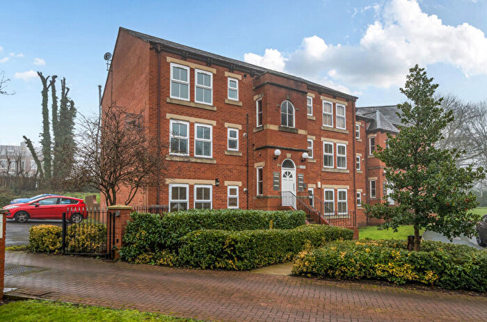 2 Bedroom Flat For Sale In Bridgewater Court, Grove Lane, Headingley, Leeds, LS6
