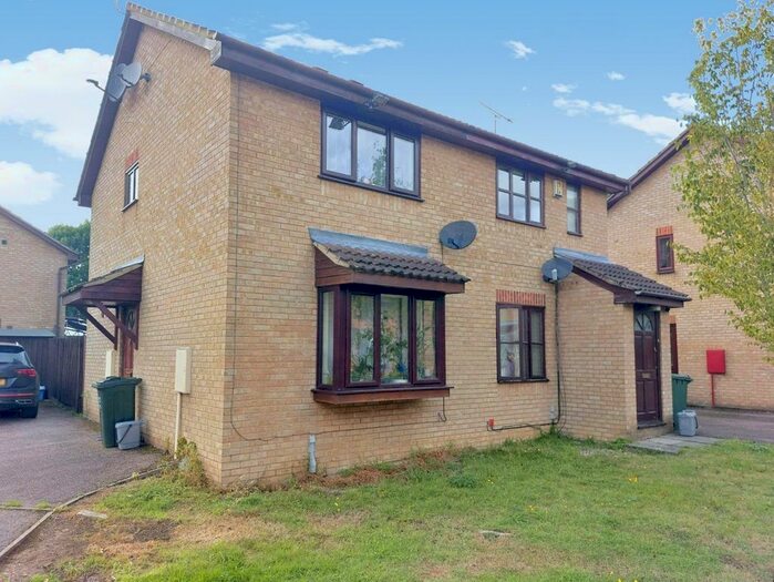 2 Bedroom Semi-Detached House To Rent In Beaulieu Close, Banbury, Oxfordshire, OX16