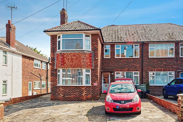 2 Bedroom Maisonette For Sale In West Cliff Road, Broadstairs, Kent, CT10