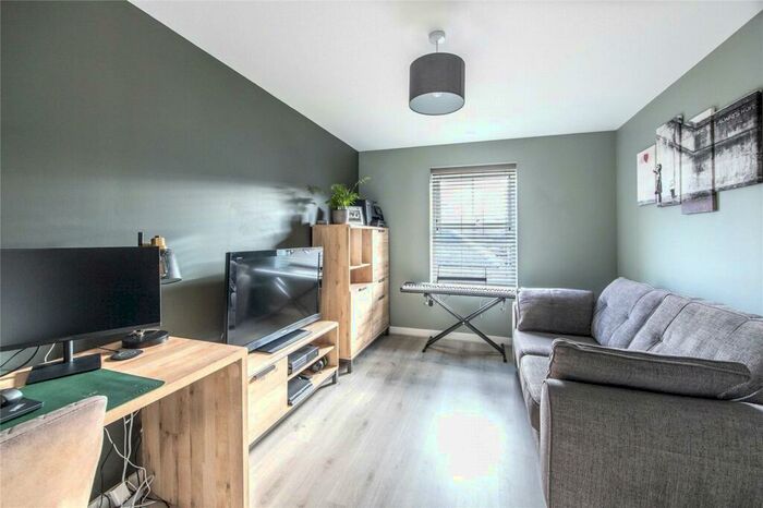 2 Bedroom Flat To Rent In Chapelfield Way, Allington, Maidstone, Kent, ME16