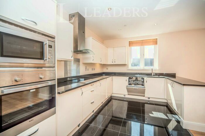 2 Bedroom Flat To Rent In Castle Gate, Castle Mews, MK40