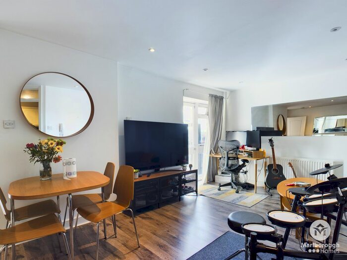 1 Bedroom Flat To Rent In Bethnal Green Road, London, E2