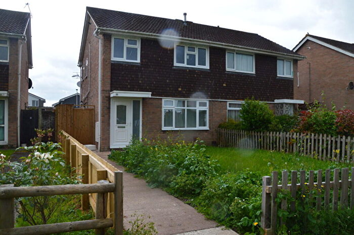 3 Bedroom Semi-Detached House To Rent In Starling Close, BS22
