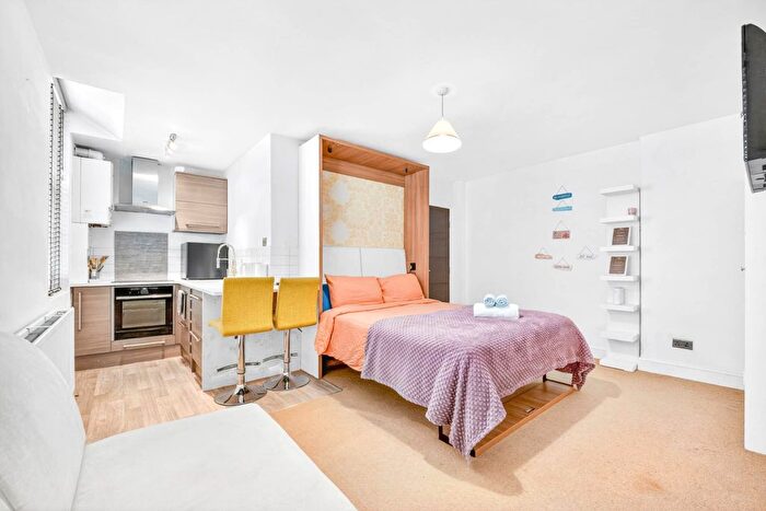 Studio For Sale In Cambridge Street, London, SW1V